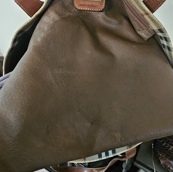 Authentic Burberry hay market tote 14x16x5 - Picture 6 of 9